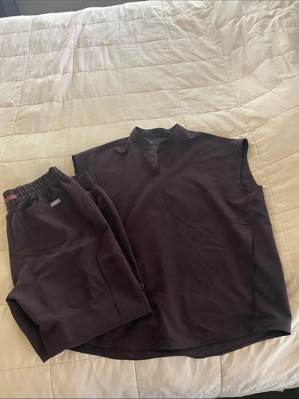 Figs RAFAELA TOP AND UMANJOGGERS - Espresso